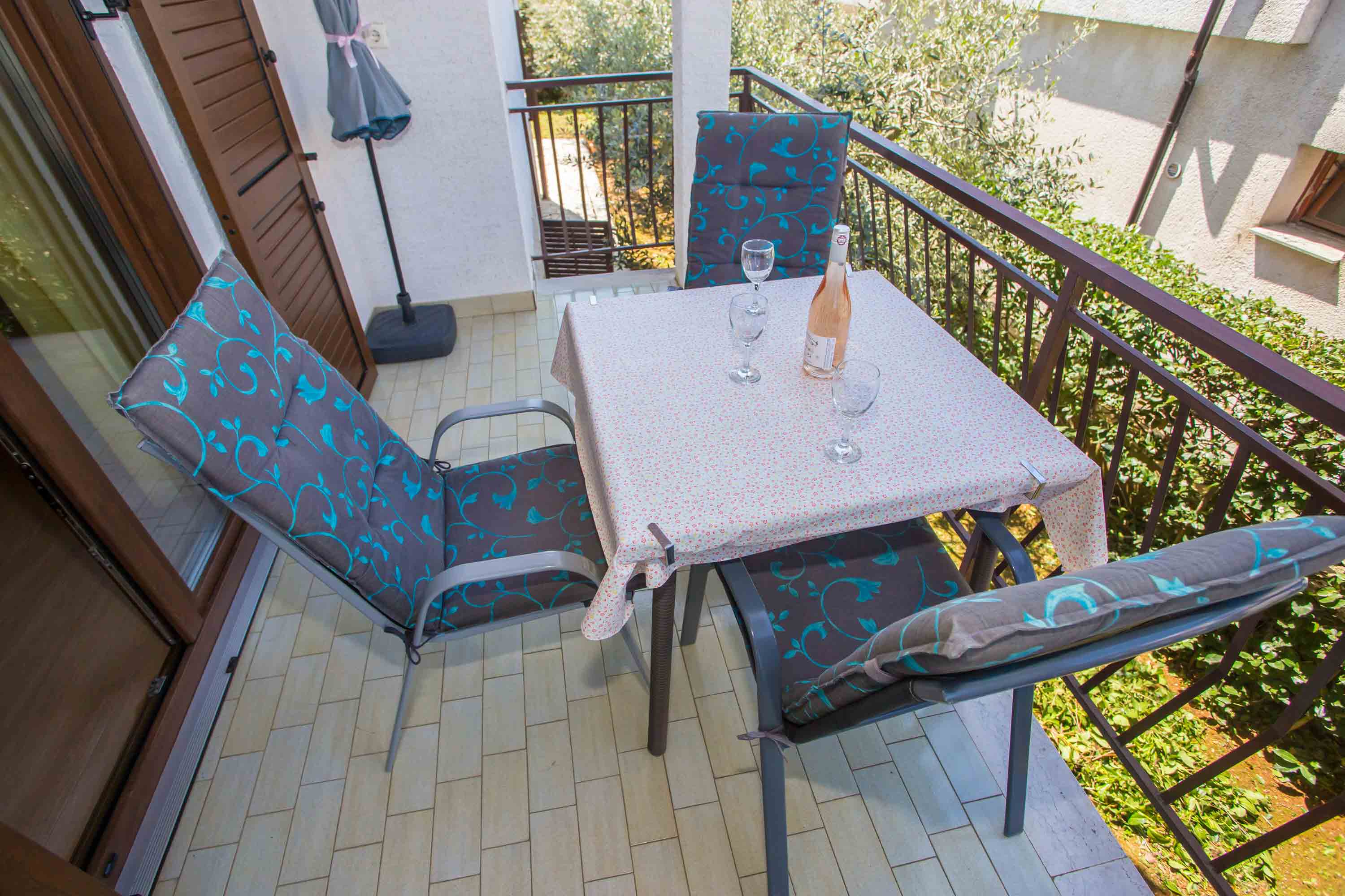 Apartment for 2-3 persons in Poreč - kitchen balcony